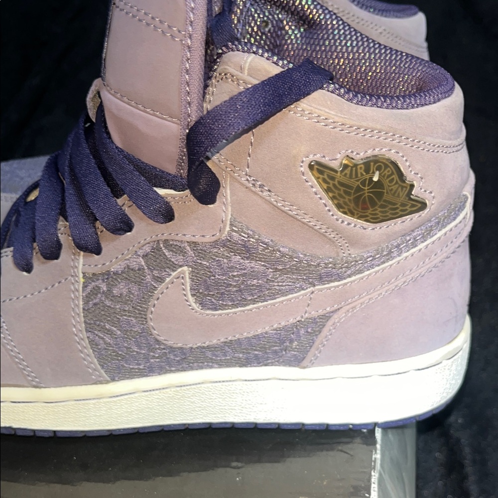 2010 Air Jordan 1 retro  Purple High Sneakers - Picture 3 of 10